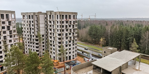 Завершены работы по устройству наружной каменной кладки и основные работы по устройству кровли, 3 и 4 корпусов – 1 очередь