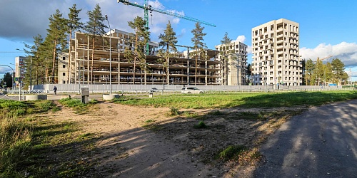 Общий вид на строительство, завершены работы по возведению монолитных конструкций зданий – 1 очередь
