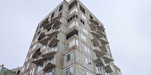 Выполнение работ по устройству навесного вентилируемого фасада, монтажу ПВХ и алюминиевых заполнений проемов, монтаж внутренних инженерных сетей и систем, 4 корпуса – 1 очередь