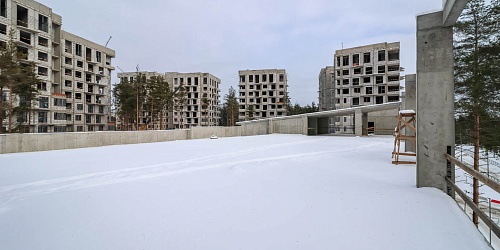 Вид на строительство 1 очереди с эксплуатируемой крыши наземной автостоянки