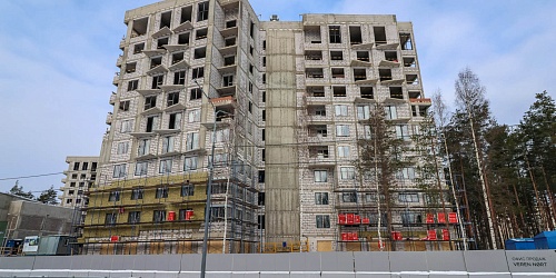 Выполнение работ по монтажу навесного вентилируемого фасада, монтаж алюминиевых и ПВХ заполнений дверных и оконных проемов, выполнение работ по монтажу внутренних инженерных систем и сетей, 4 корпуса – 1 очередь