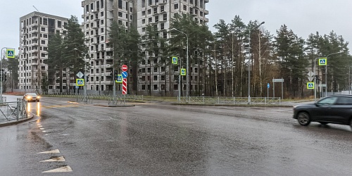 Завершены работы по устройству наружной каменной кладки, основные работы по устройству кровли, выполняются работы по устройству сетей водоснабжения, водоотведения, вентиляции, 1 корпуса – 1 очередь