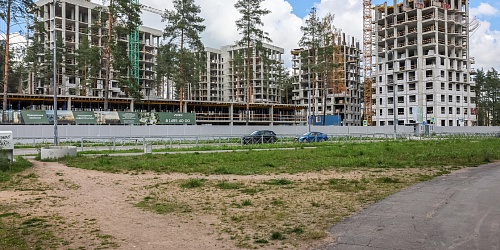 Общий вид на строительство наземной автостоянки и 1, 2, 3 и 4 корпусов – 1 очередь