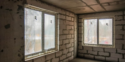Внутреннее пространство квартиры, смонтированные ПВХ окна, 4 корпуса – 1 очередь
