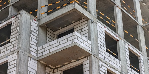 Выполнение работ по устройству каменной кладки 5 и 6 этажей, 2 корпуса – 1 очередь