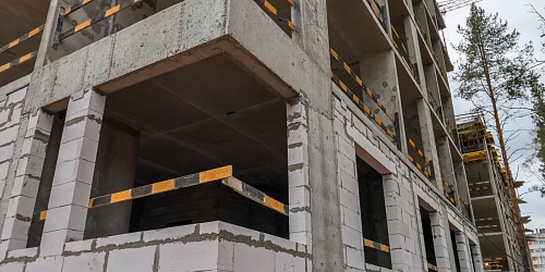 Общий вид на строительство 4 корпуса, выполнение работ по устройству плиты перекрытия 5-го этажа, вертикальных конструкций 6-го этажа, выполненные работ по устройству каменной кладки 1-го этажа - 1 очередь