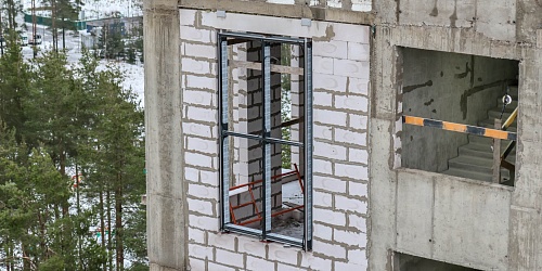 Выполнение работ по монтажу алюминиевых витражей 11 этажа, 1 корпуса - 1 очередь