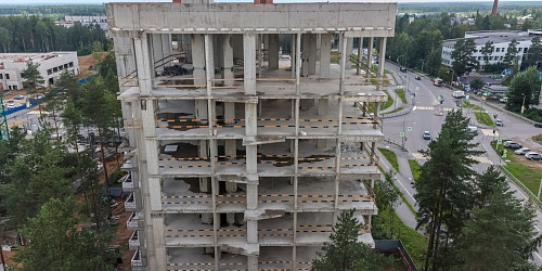 Выполнение работ по устройству каменной кладки 5 этажа, 1 корпуса – 1 очередь