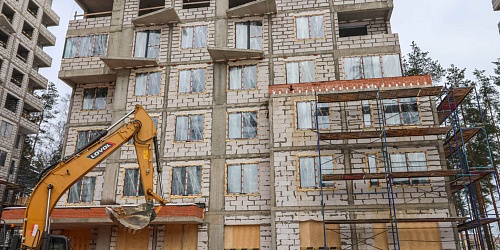 Выполнение работ по монтажу навесного вентилируемого фасада, монтаж алюминиевых и ПВХ заполнений дверных и оконных проемов, выполнение работ по монтажу внутренних инженерных систем и сетей, 3 корпуса – 1 очередь