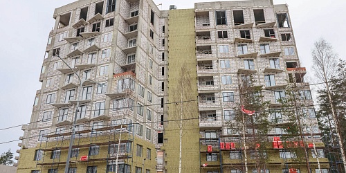 Выполнение работ по устройству навесного вентилируемого фасада, монтажу ПВХ и алюминиевых заполнений проемов, монтаж внутренних инженерных сетей и систем, 4 корпуса – 1 очередь