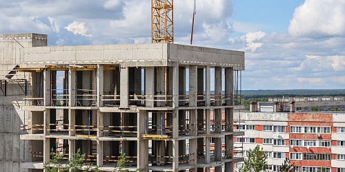 Завершение работ по устройству монолитного каркаса здания. Устройство каменной кладки 5-го этажа, 1 корпуса – 1 очередь
