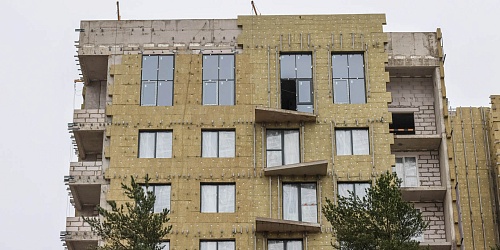 Выполнение работ по устройству вентилируемого навесного фасада, устройству ПВХ и алюминиевых заполнений. Корпус 1 – 1 очередь