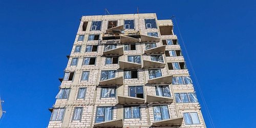 Выполнение работ по устройству навесного вентилируемого фасада, устройство пвх и алюминиевых заполнений оконных и дверных проемов, монтаж внутренних инженерных сетей и систем. Корпус 4