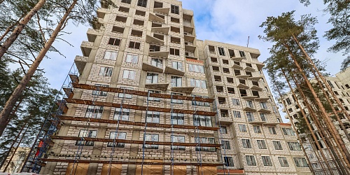 Выполнение работ по монтажу навесного вентилируемого фасада, монтаж алюминиевых и ПВХ заполнений дверных и оконных проемов, выполнение работ по монтажу внутренних инженерных систем и сетей, 1 корпуса – 1 очередь