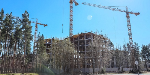 Общий вид на строительство 2 корпуса, выполнение работ по устройству плиты перекрытия 6-го этажа – 1 очередь