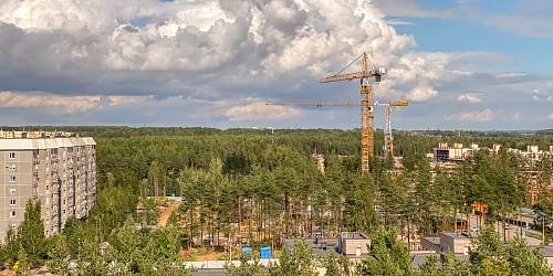 Вид из окна 2 корпуса на строительство 2 очереди